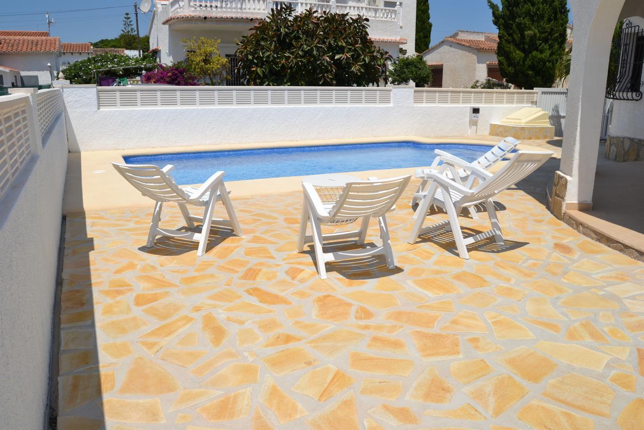Carolina Locdenia Villa *